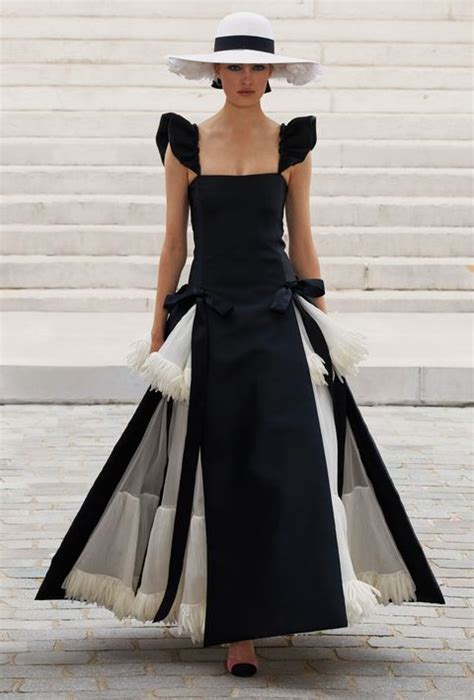 Chanel, Dior, and Valentino Reclaim the Couture 